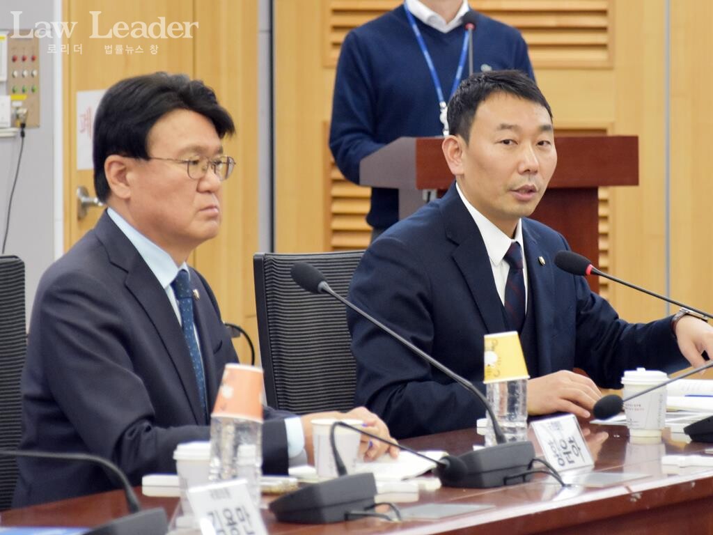 황운하 조국혁신당 원내대표, 김용민 더불어민주당 국회의원