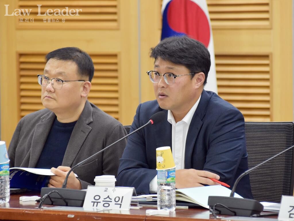 김필성 변호사, 유승익 한동대학교 연구교수(참여연대 사법감시센터 부소장)