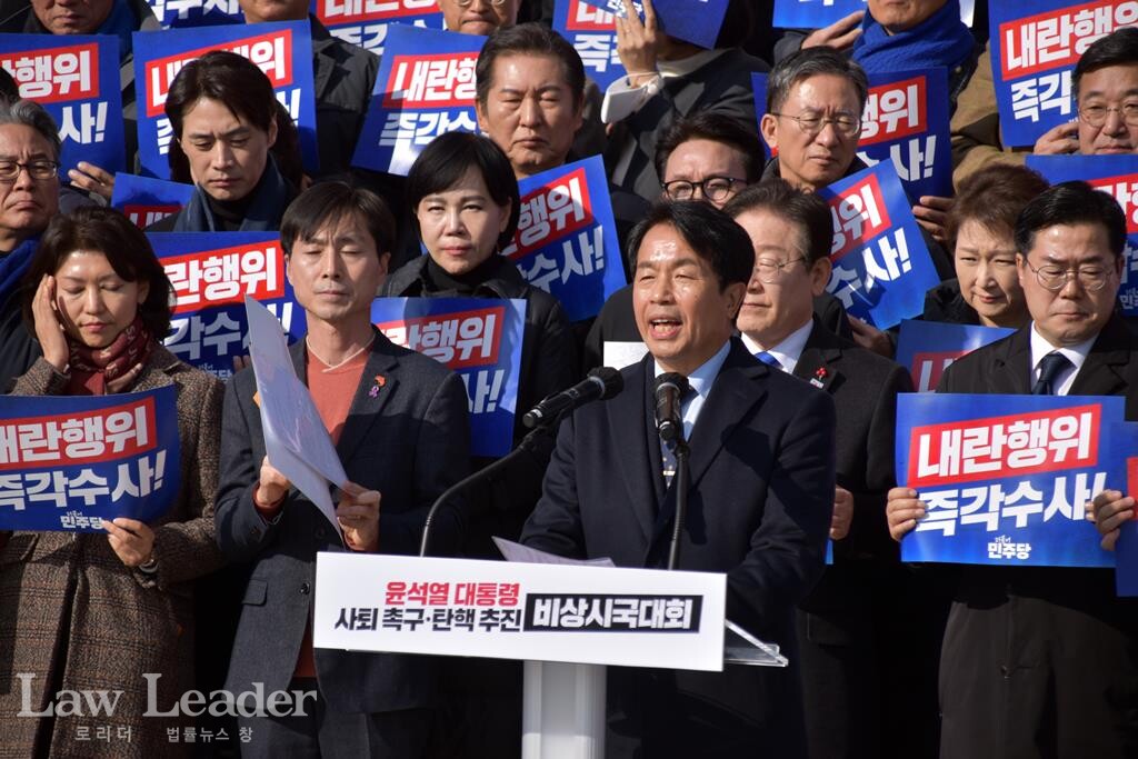 윤종오 진보당 원내대표가 4일 비상시국회의에서 발언하고 있다.