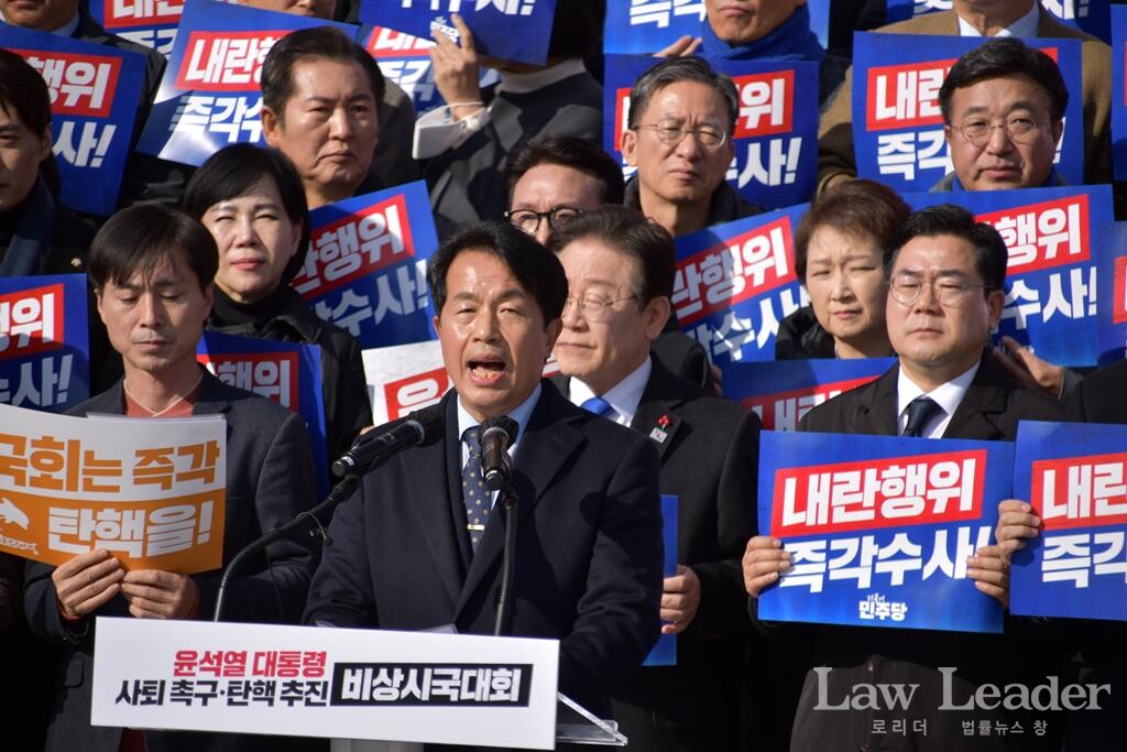 윤종오 진보당 원내대표가 4일 비상시국회의에서 발언하고 있다.