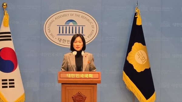국회 소통관에서 7일 긴급 기자회견 하는 허은아 개혁신당 대표