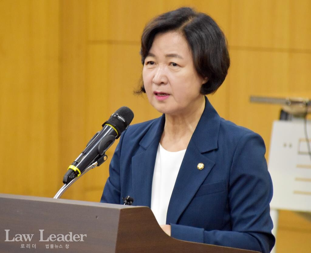 법무부장관 출신 추미애 더불어민주당 국회의원