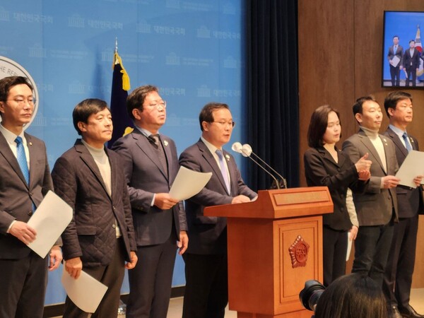 기자회견에서 발언하는 이건태 국회의원/ 사진=페이스북