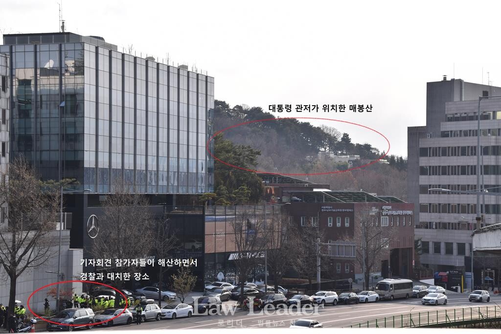 집회 참가자들이 해산하면서 경찰과 대치한 장소는 대통령 관저로부터 약 500m 이상 떨어진 곳이다.