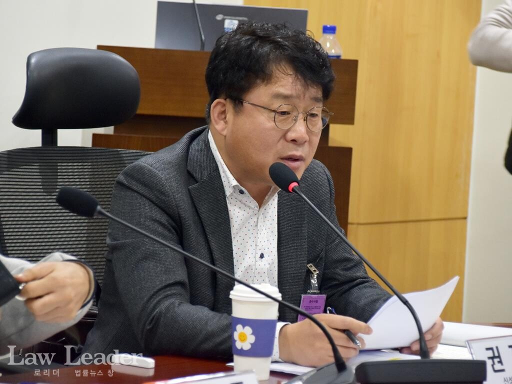탑텐 신성통상 매출 1조 자진상장 폐지 시도…염태순 가족 이익 취하려” < 기업 < law&Biz < 기사본문 - 로리더