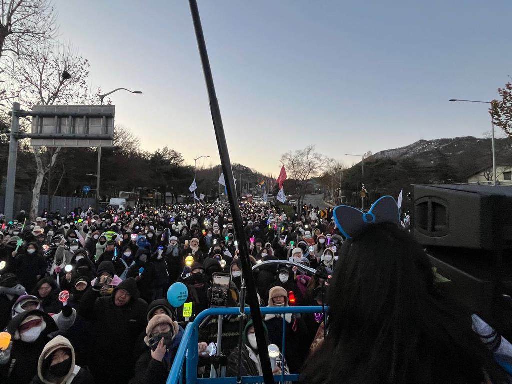 ‘전봉준 투쟁단’의 상경 집회에 연대하러 모인 3만 명의 시민들(사진=윤석열즉각퇴진ㆍ사회대개혁 비상행동)