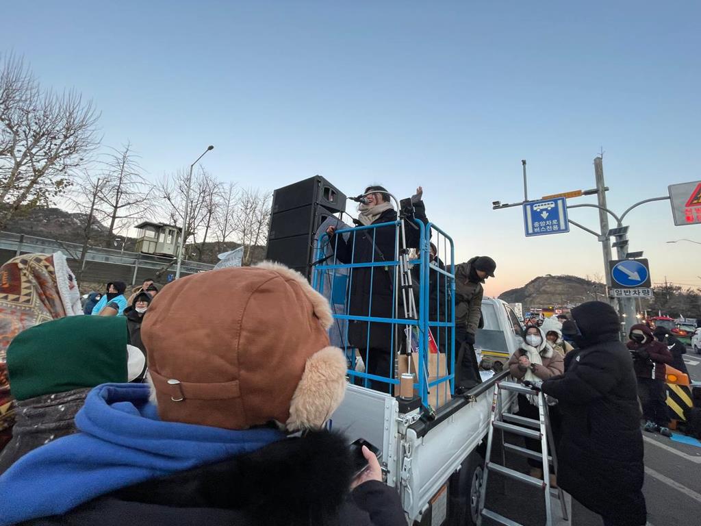 ‘전봉준 투쟁단’의 상경 집회에 연대하러 모인 3만 명의 시민들(사진=윤석열즉각퇴진ㆍ사회대개혁 비상행동)