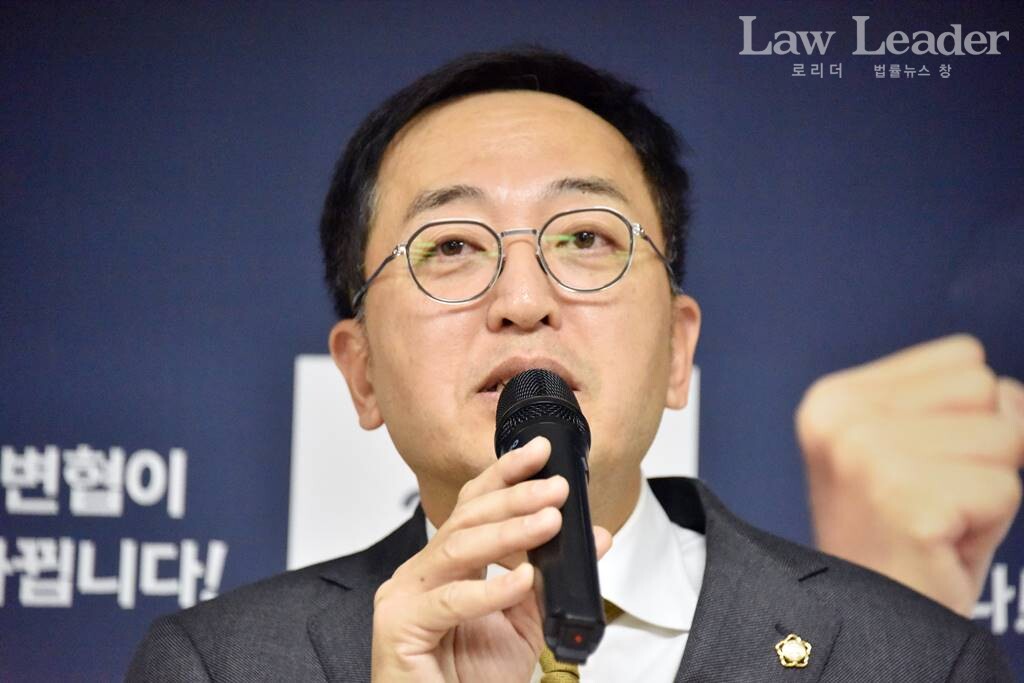 제53대 대한변호사협회장 선거에 출마한 금태섭 후보