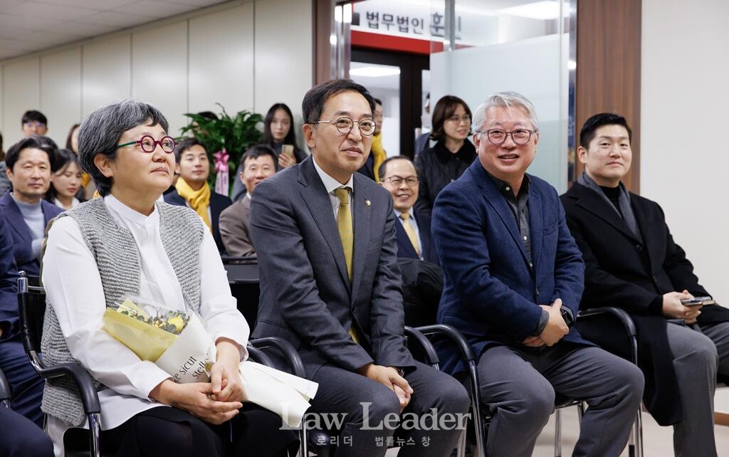 금태섭 변협회장 후보와 조응천 전 국회의원, 김재섭 국민의힘 국회의원