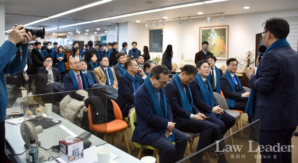 축사 및 건배사 하는 대한변호사협회 총회의장 이임성 변호사