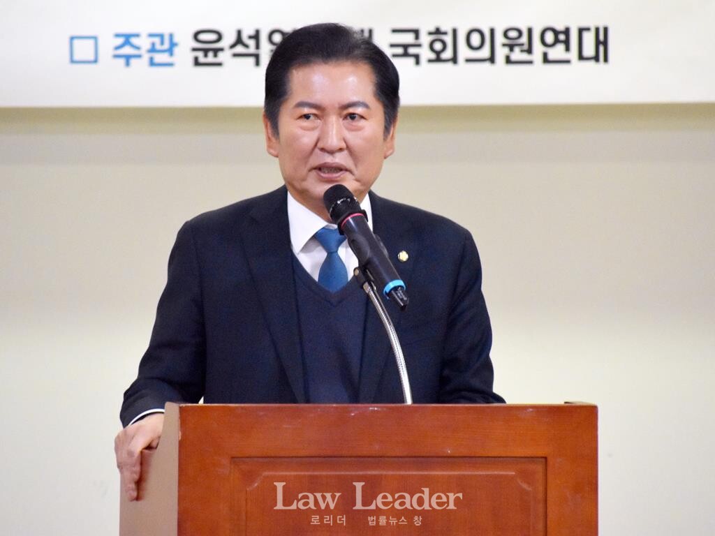 정청래 더불어민주당 국회의원이 “윤석열 탄핵 심판 쟁점과 전망 국회토론회”에서 인사말을 하고 있다.
