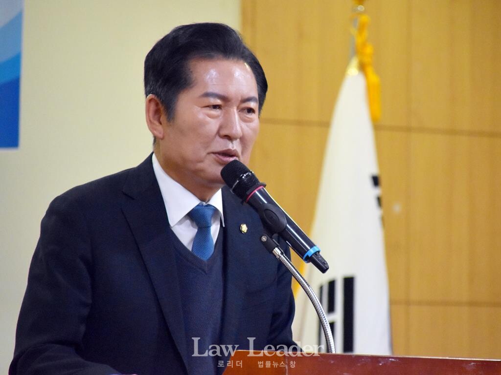 정청래 더불어민주당 국회의원이 “윤석열 탄핵 심판 쟁점과 전망 국회토론회”에서 인사말을 하고 있다.