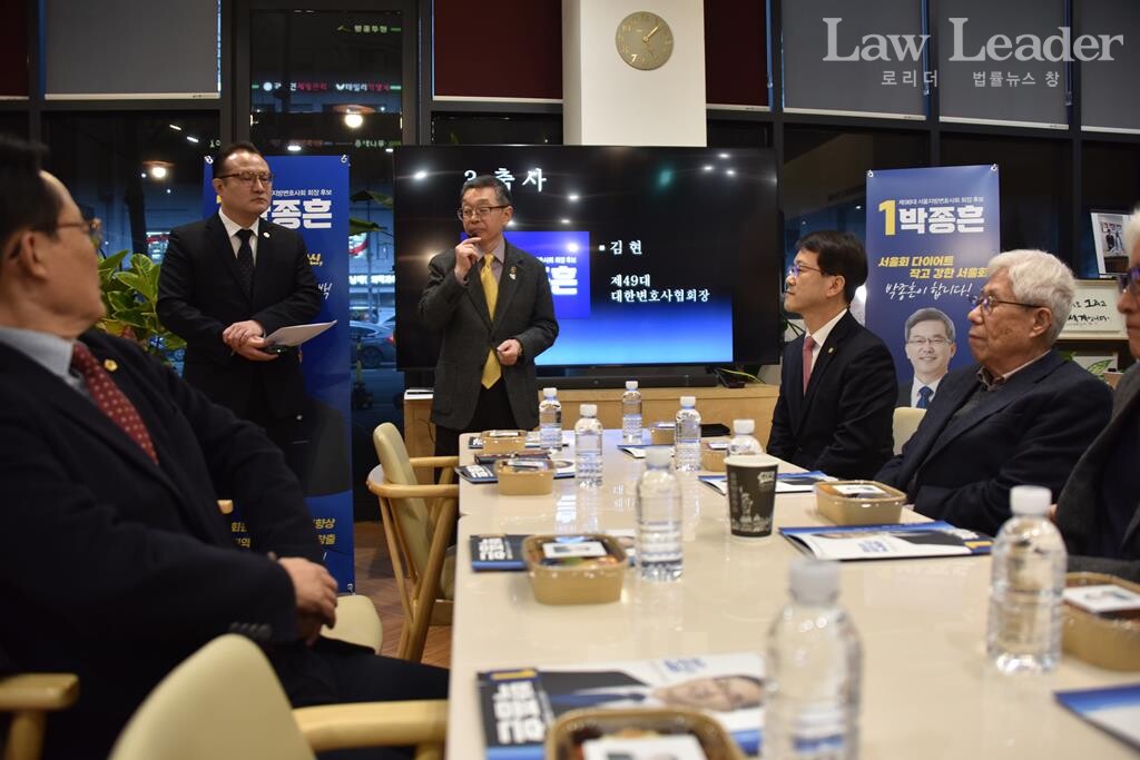 서울지방변호사회장과 대한변호사협회장을 지낸 김현 변호사