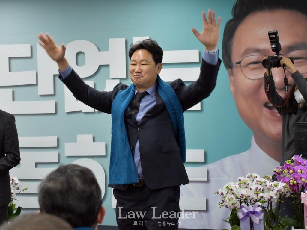 서울지방변호사회 회장 선거에 출마한 조순열 변호사가 초청해 방문한 곽상언 더불어민주당 국회의원