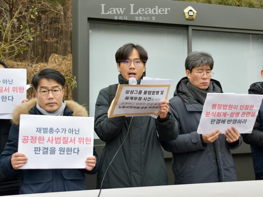 왼쪽부터 한성규 민주노총 부위원장, 노종화 변호사(경제개혁연대 정책위원), 김종보 변호사(참여연대 경제금융센터 소장, 민변 민생경제위원회)