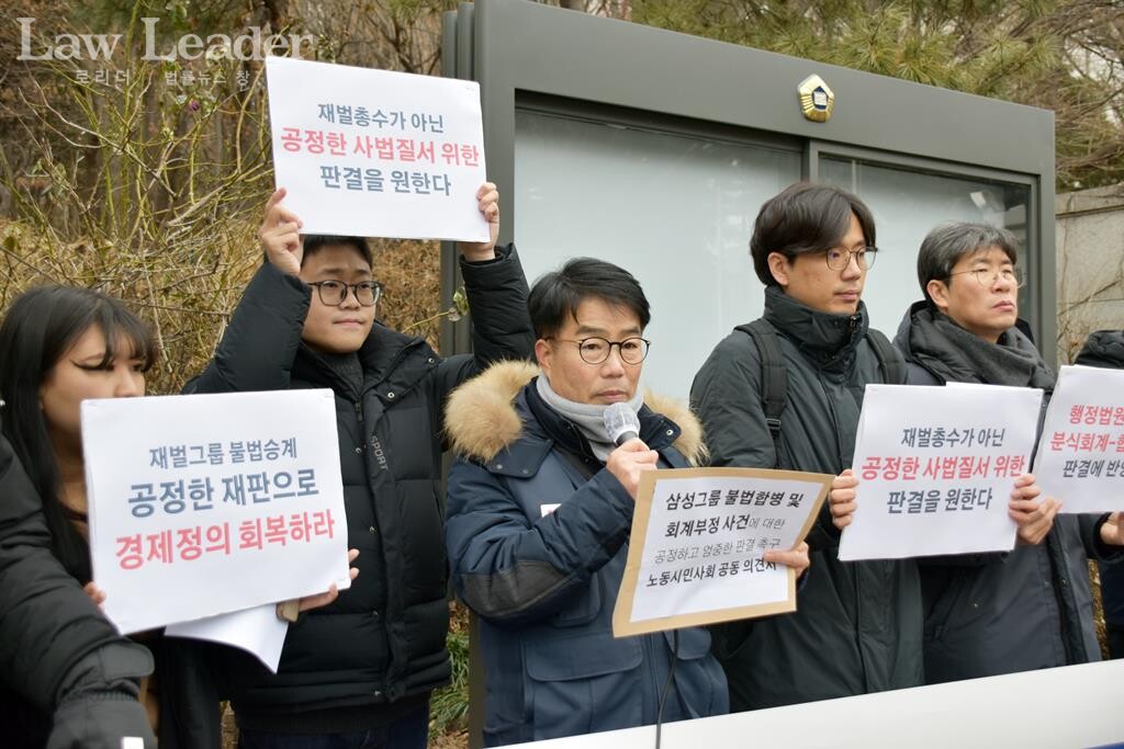 한성규 민주노총 부위원장이 발언하고 있다.