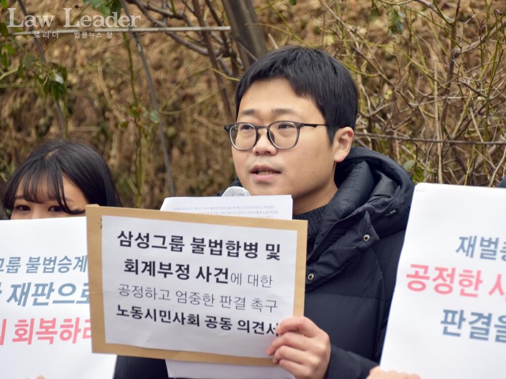 은성진 공적연금강화국민행동 사무국장이 발언하고 있다.