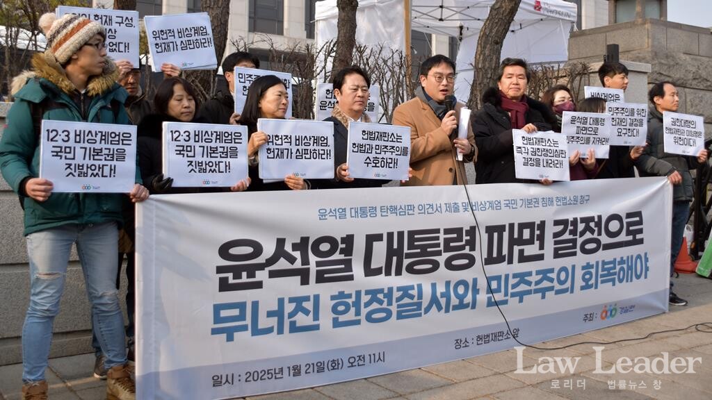 정지웅 변호사가 발언하고 있다.