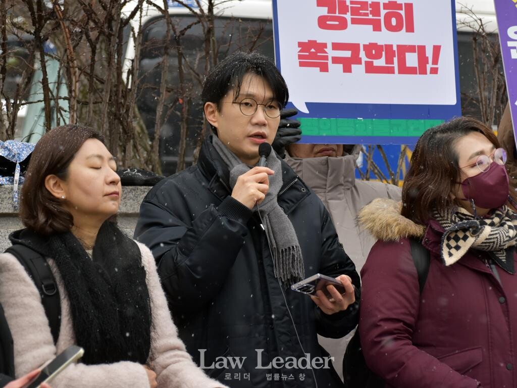 민변 이창민 변호사(가운데)