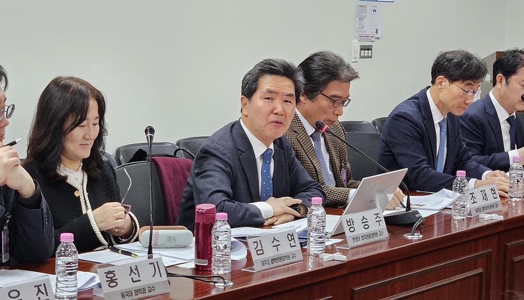 토론회 발제를 맡은 방승주 경실련 시민입법위원(한양대 로스쿨 교수) / 사진=경실련