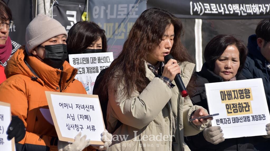왼쪽부터 산업재해 피해자 유OO 씨, 유청희 한국노동안전보건연구소 상임활동가, 김미숙 김용균재단 대표