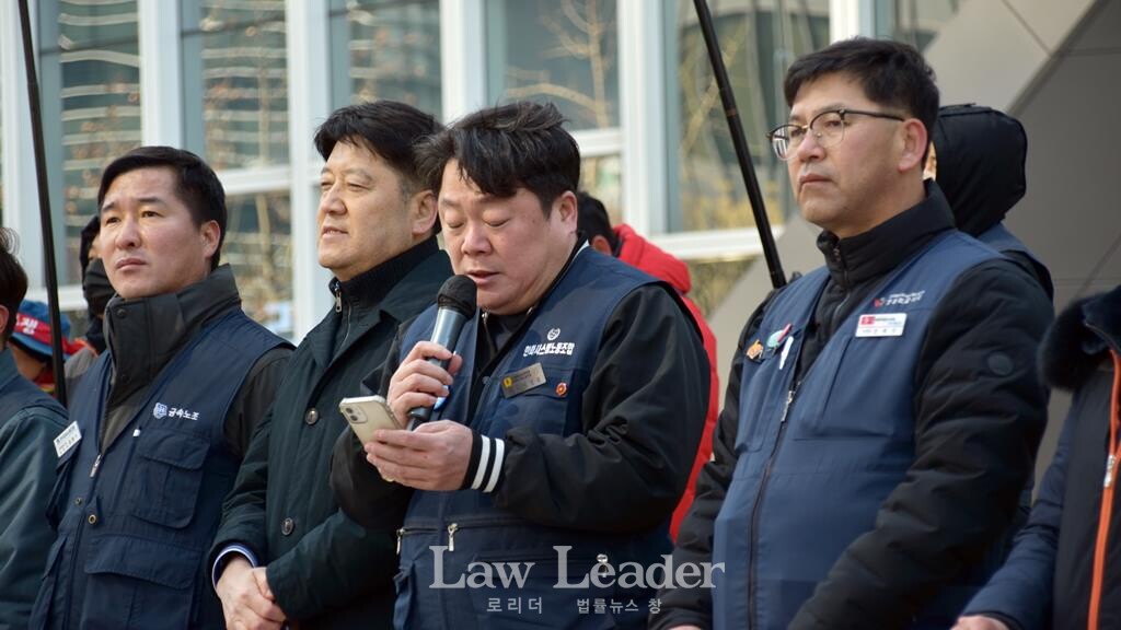 김명기 한화노협 의장, 정도영 한화갤러리아노조 위원장, 이성종 한화시스템노조 위원장, 강태구 화섬노조 한화토탈지회장