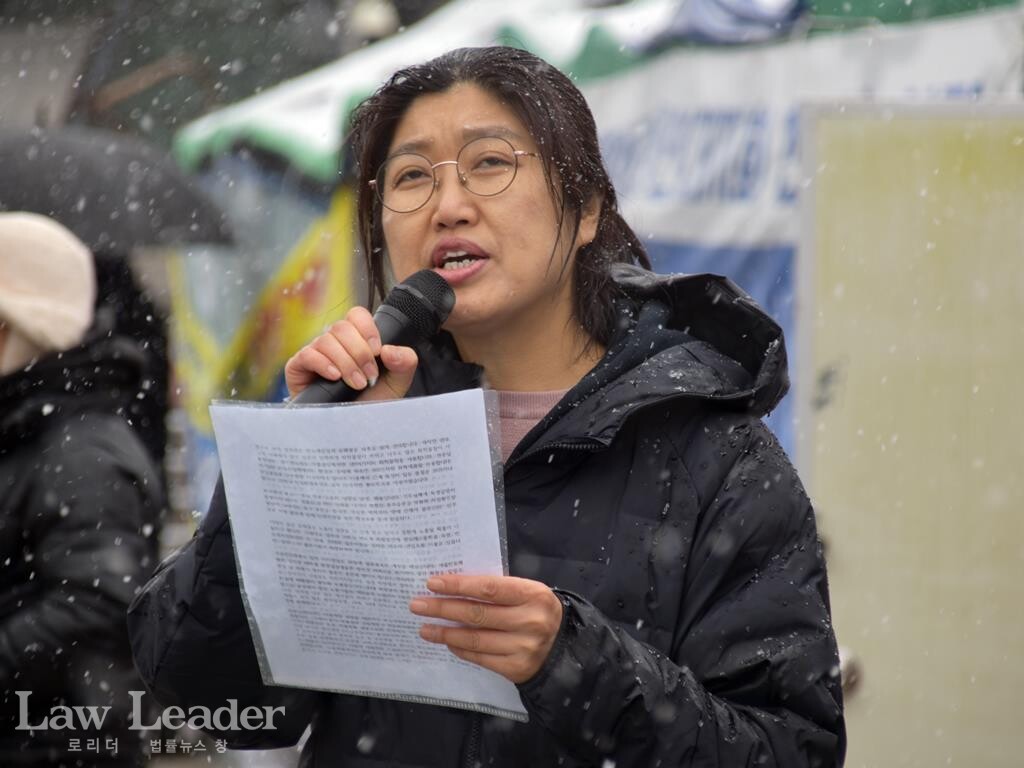 이종란 반올림 활동가가 발언하고 있다.