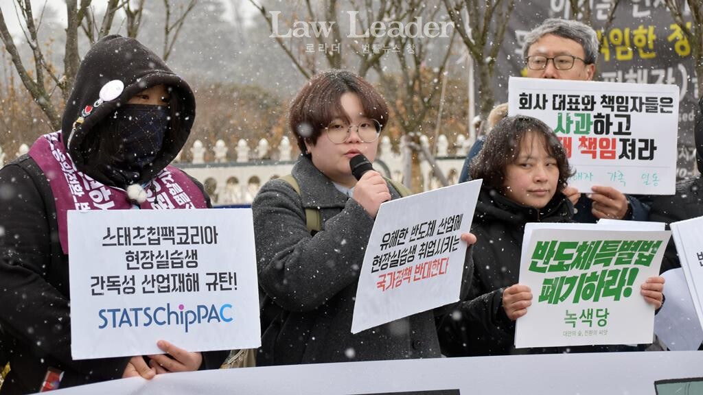 양은정 건강한노동세상 상임활동가(왼쪽에서 두 번째)
