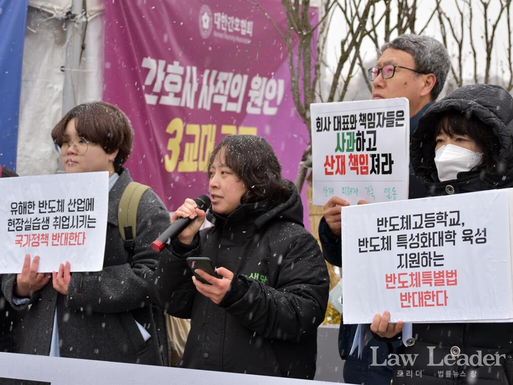 이상현 녹색당 대표(왼쪽에서 두 번째)