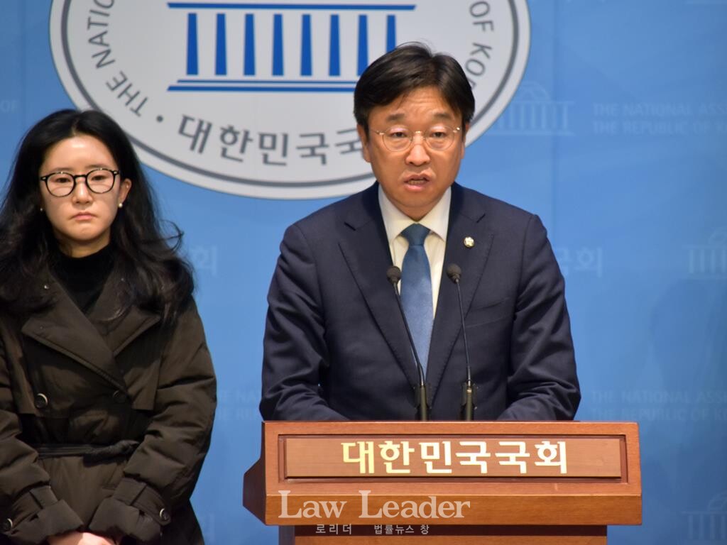 인우종합건설 고 문유식 씨 유가족 문혜연 씨, 국회 환경노동위원회 소속 이용우 더불어민주당 국회의원