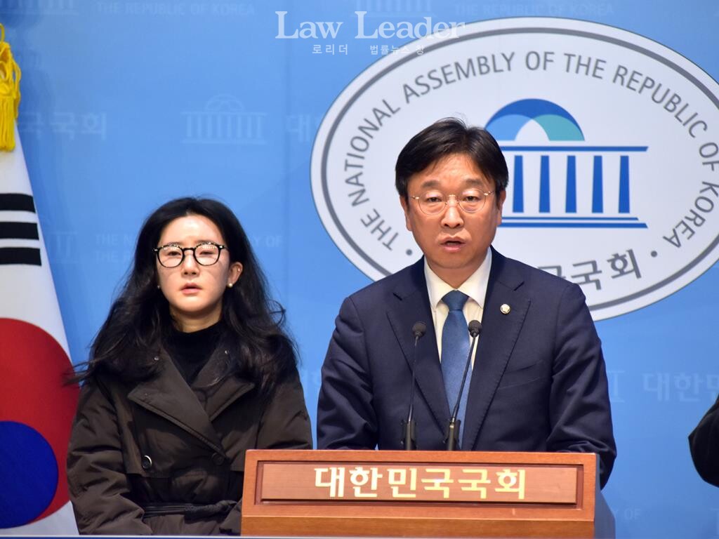 인우종합건설 고 문유식 씨 유가족 문혜연 씨, 국회 환경노동위원회 소속 이용우 더불어민주당 국회의원