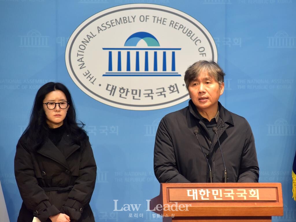 인우종합건설 고(故) 문유식 씨의 유가족 문혜연 씨, 류현철 일환경건강센터 이사장