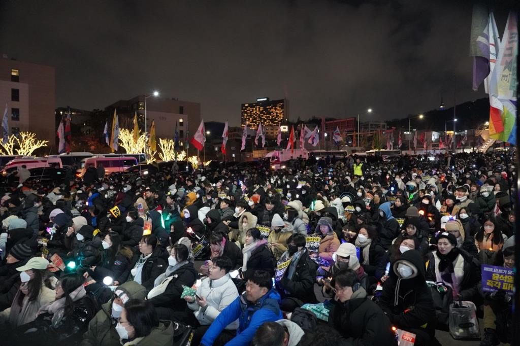지난 1월 3일 공조본의 1차 윤석열 대통령 체포영장 집행 시도 무산 이후 진행된 한남동 대통령 관저 앞 집회(사진=민주노총)