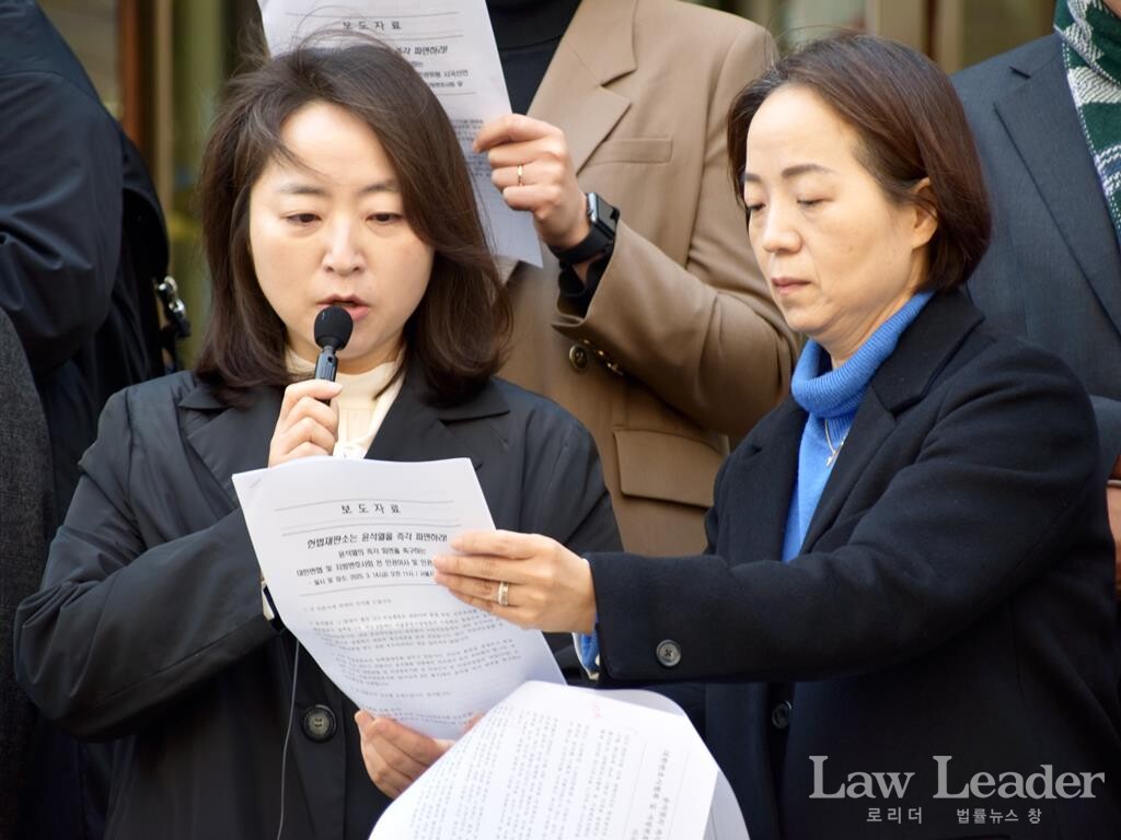 이주희 변호사(전 서울지방변호사회 인권위원), 이선경 변호사(전 서울지방변호사회 인권위원