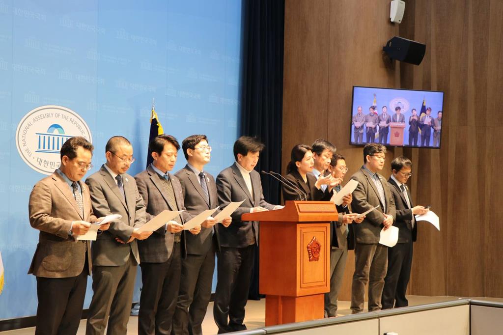 더불어민주당 대한민국 주식시장 활성화 TF(약칭 ‘국장부활TF’, 단장 오기형) 상법 개정안 공포 촉구 기자회견