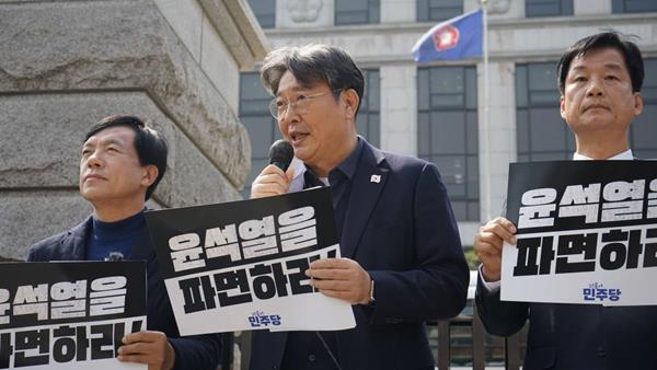 발언하는 이춘석 국회의원