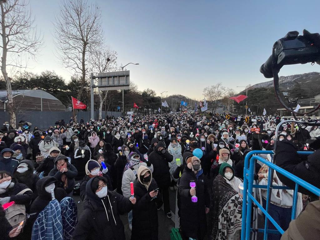 ‘전봉준 투쟁단’의 상경 집회에 연대하러 모인 3만 명의 시민들(사진=윤석열즉각퇴진ㆍ사회대개혁 비상행동)