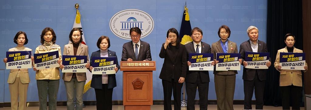 3월 28일 기자회견하는 조국혁신당 의원들 / 사진=박은정 국회의원 페이스북