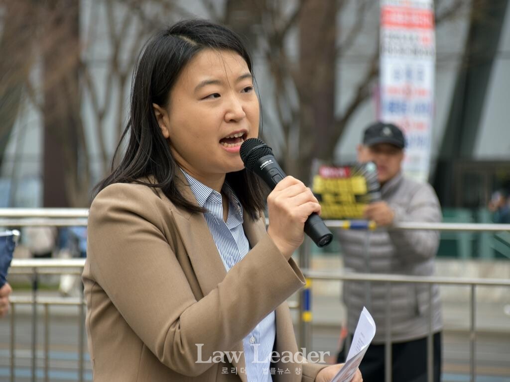 민주사회를 위한 변호사모임 노동위원회 부위원장으로 활동하는 유태영 변호사