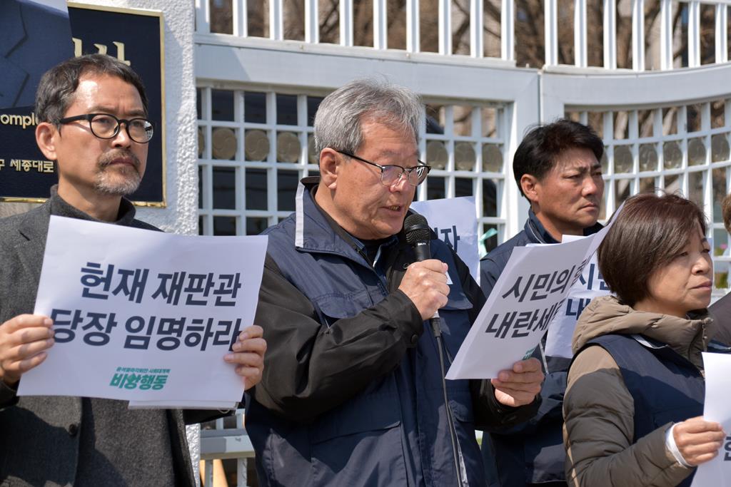 윤복남 민변 회장, 하원오 전국농민회총연맹(전농) 의장, 정영이 전국여성농민회총연합(전여농) 회장