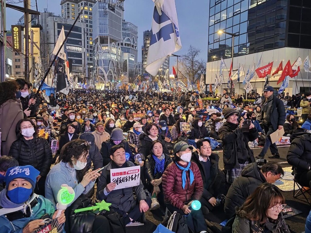 안국역 일대서 열린 탄핵 집회에 참석한 이정문 국회의원 / 사진=페이스북