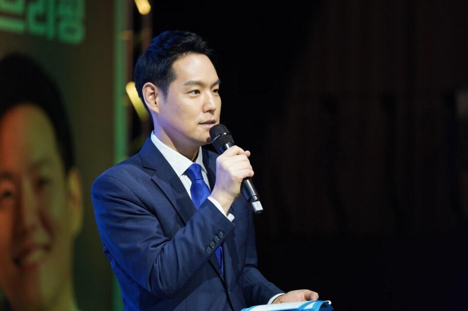 변호사 출신 김한규 더불어민주당 국회의원