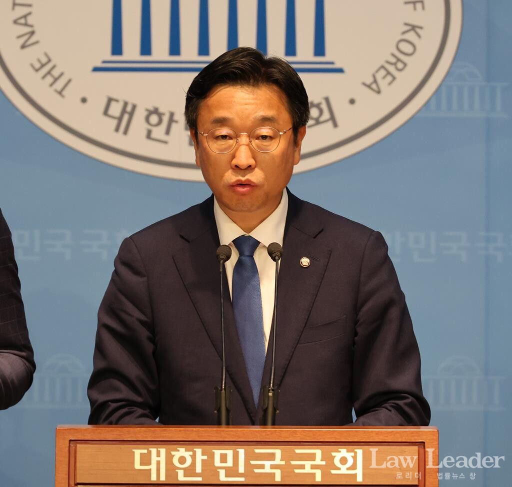 더불어민주당 법률위원장 이용우 국회의원