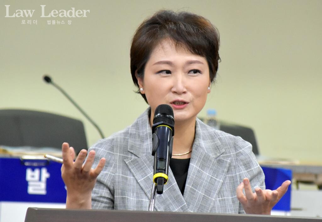 변호사 출신 이언주 더불어민주당 국회의원