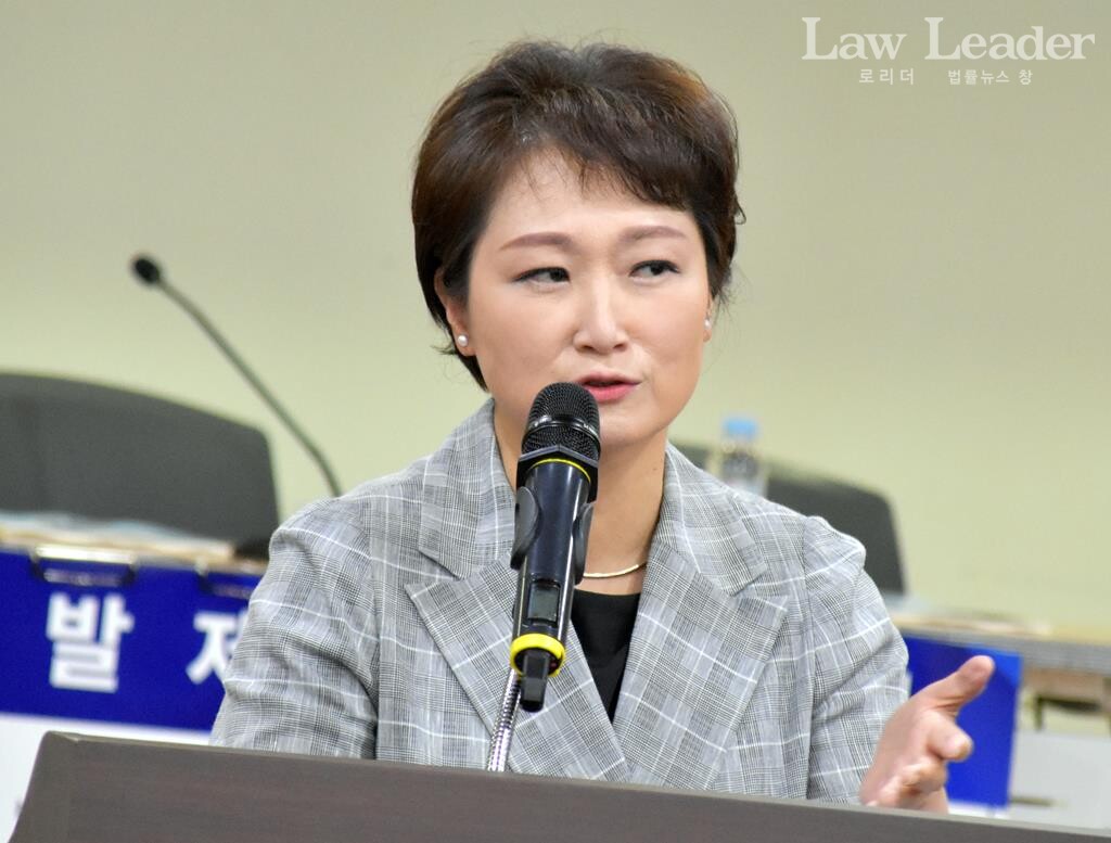 변호사 출신 이언주 더불어민주당 국회의원