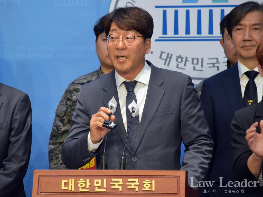 강성희 전 진보당 국회의원. 그는 현대차 전주공장 하청노동자로 일한 경력이 있다.