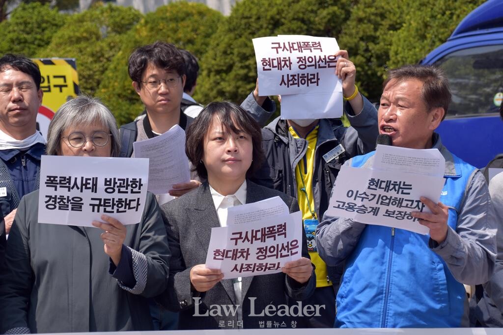 김혜진 전국불안정노동철폐연대 상임활동가, 이상현 녹색당 대표, 김주현 비정규직이제그만공동투쟁 활동가