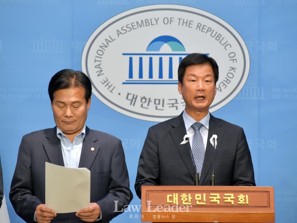 박균택 국회의원 당선인(오른쪽)이 발언하고 있다.