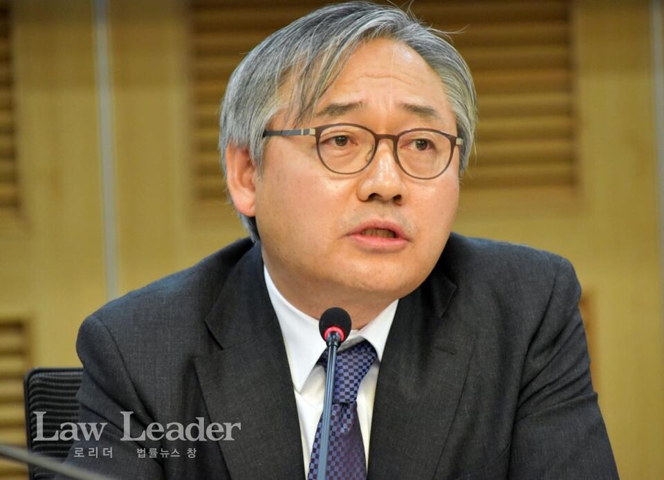 변호사인 박찬운 한양대 법학전문대학원 교수