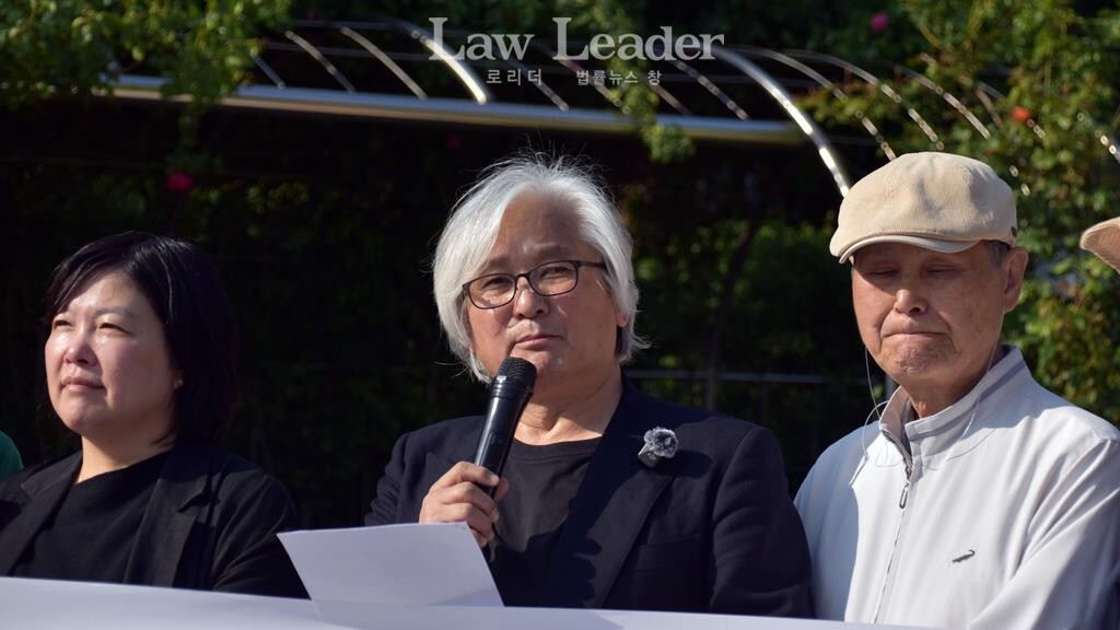 김민웅 전 경희대 교수(가운데)